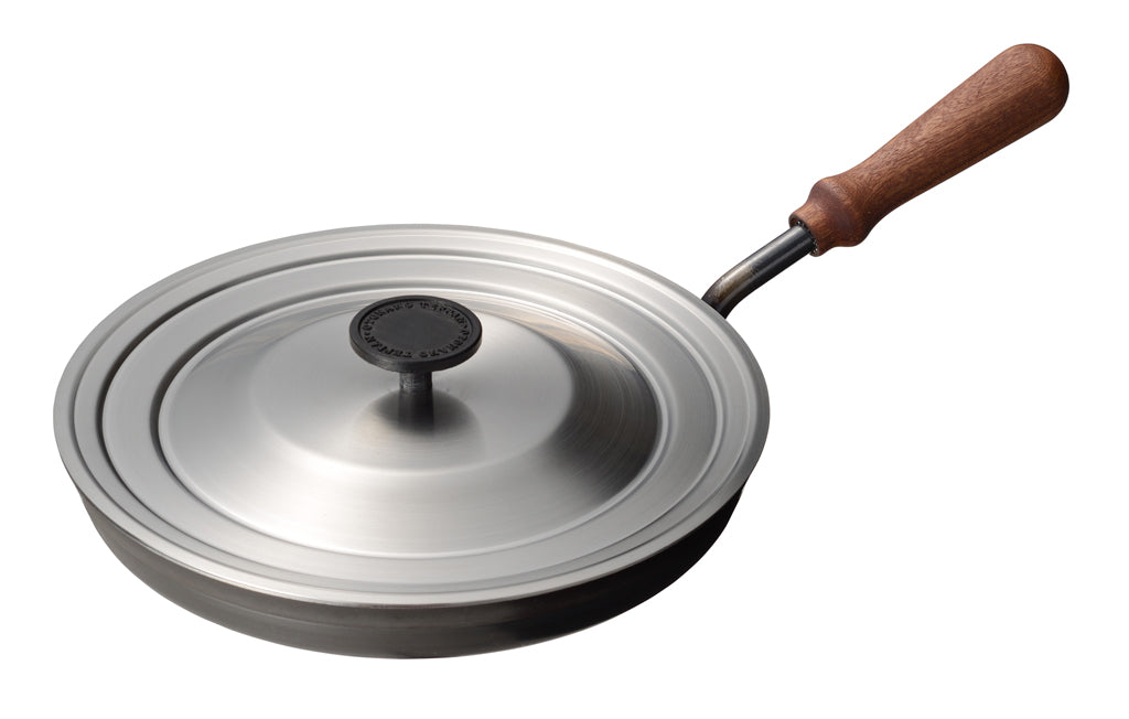 AUX（オークス）フライパン 26cm 蓋付き  [大人の鉄板]  日本製 IH対応 レシピ付き ＜ラッピング対象外＞