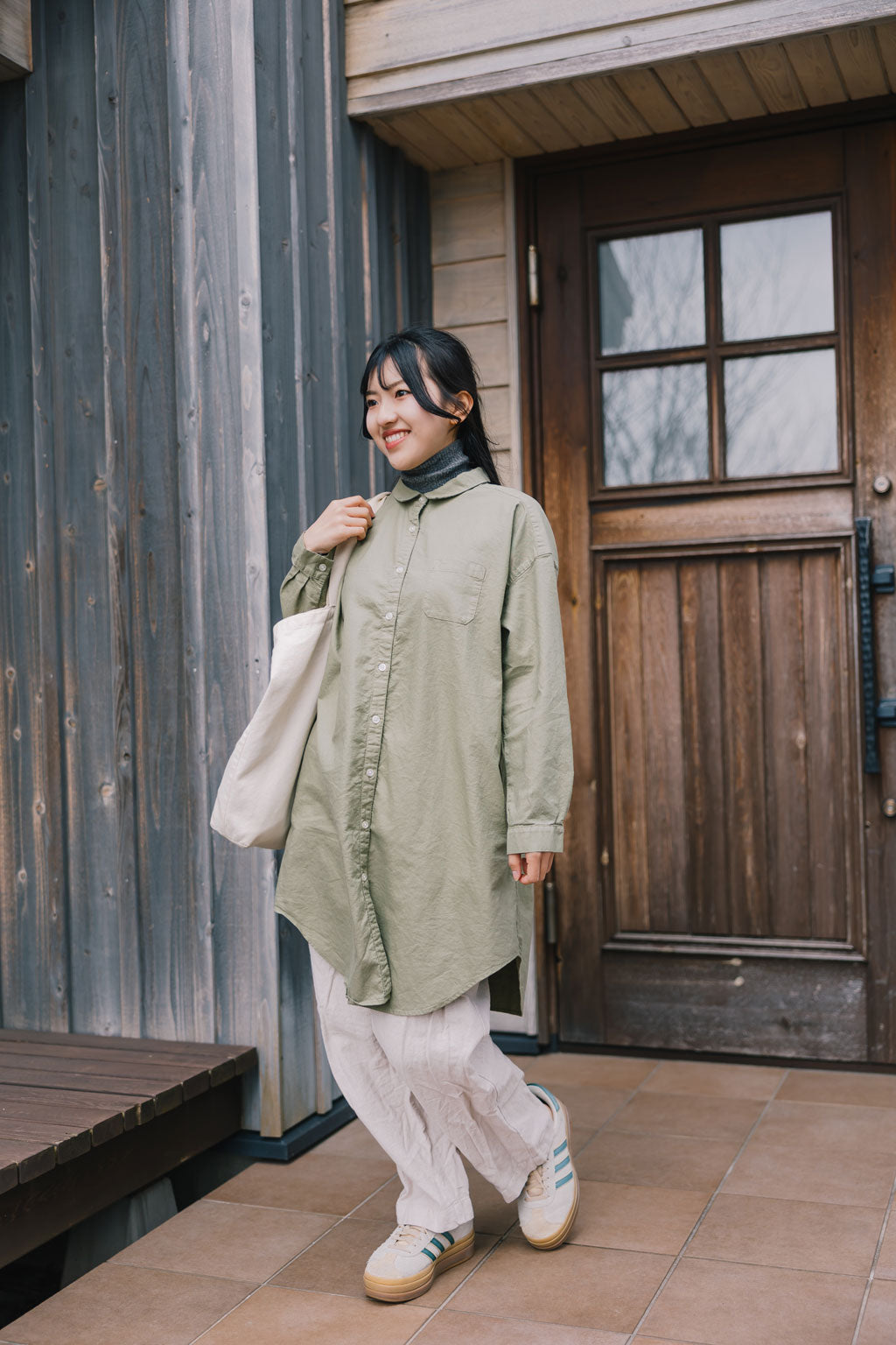 SUN VALLEY（サンバレー）オックス シャツチュニック ＜Mサイズ＞ ホワイト/ソフトカーキ 日本製品染 SKT003008