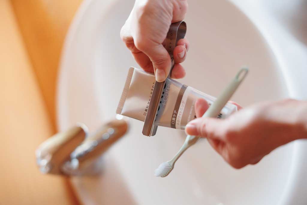 EAトCO（イイトコ） Shibolu S tongs for squeezing シボルS / しぼりトング 日本製