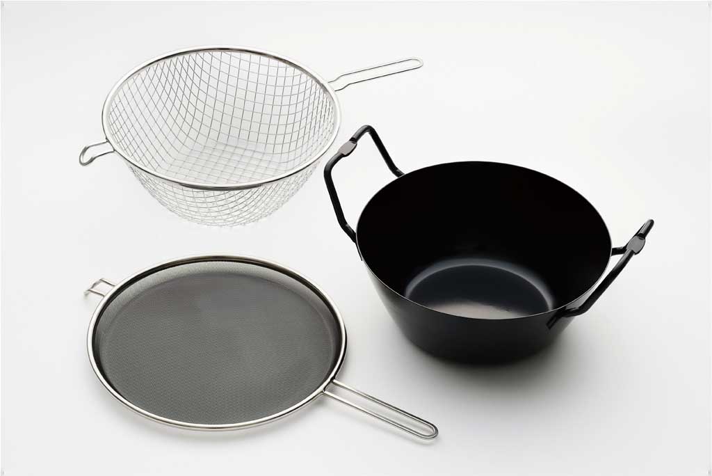 la base（ラバーゼ）鉄揚げ鍋 3点セット 22cm 油はね防止ネット付き IH対応 日本製 ＜ラッピング対象外＞
