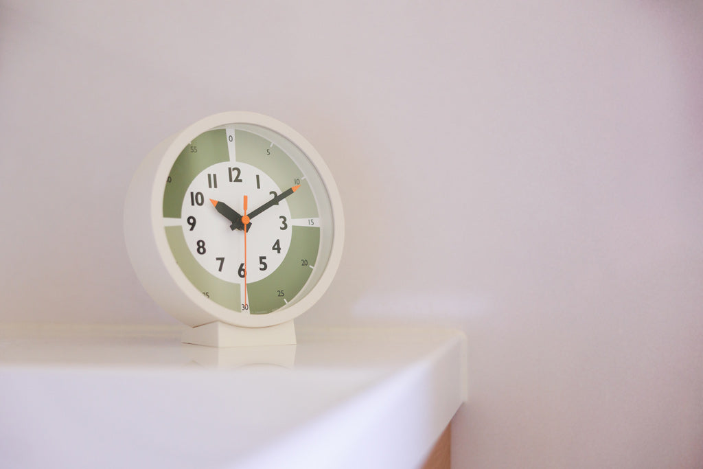 Lemnos fun pun clock with color! for table  [ ふんぷんくろっく ウィズ カラー フォア テーブル] カラー4色  YD18-05
