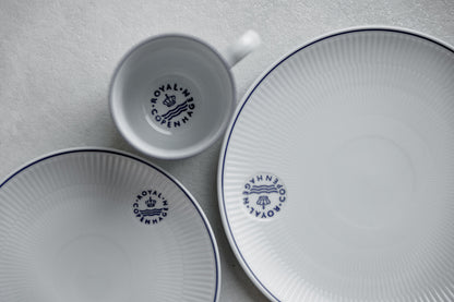 ROYAL COPENHAGEN（ロイヤル コペンハーゲン）ブルーライン クーププレート 23cm